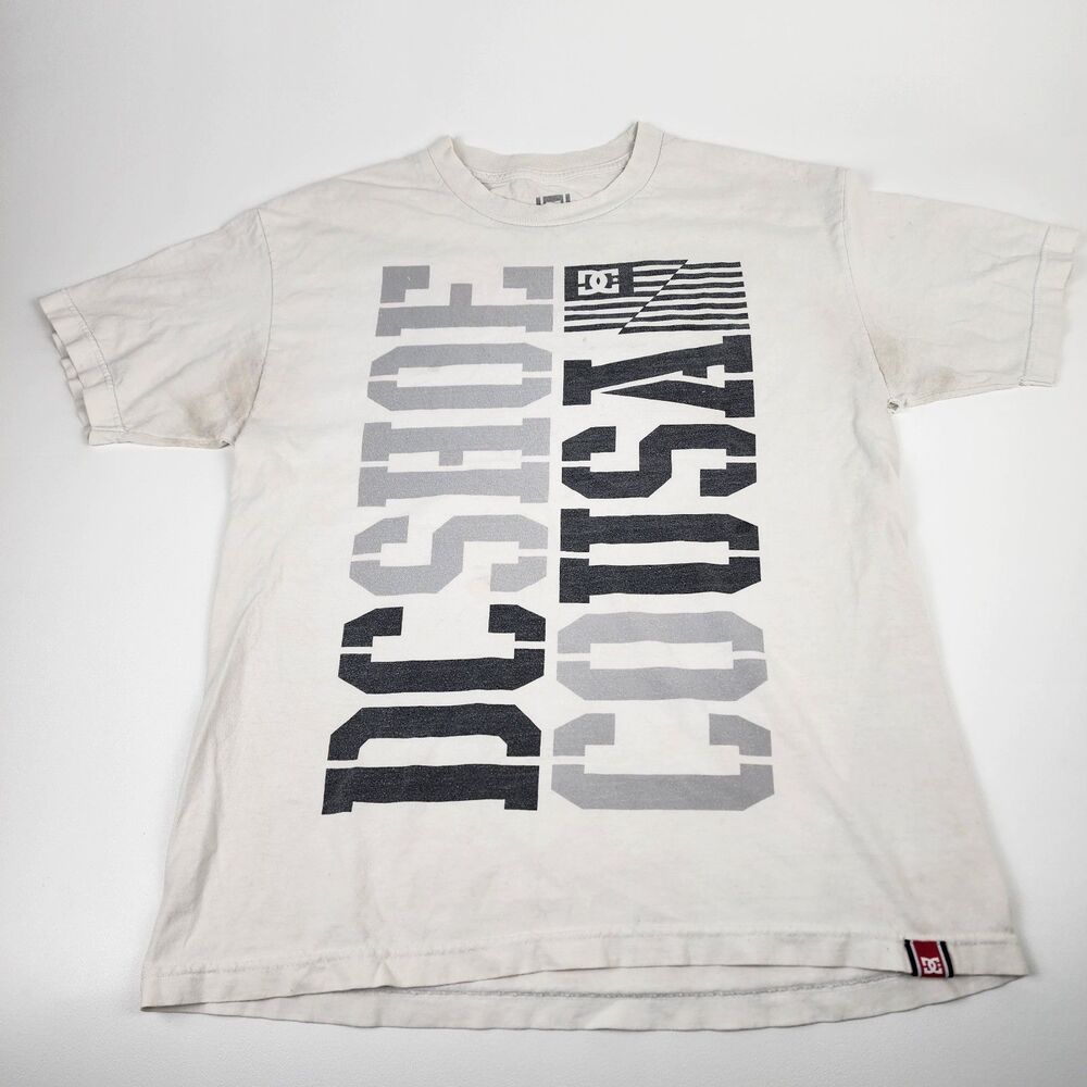 DC Shoes Graphic T Shirt Mens Large White Logo Flag Skate Surf Tee